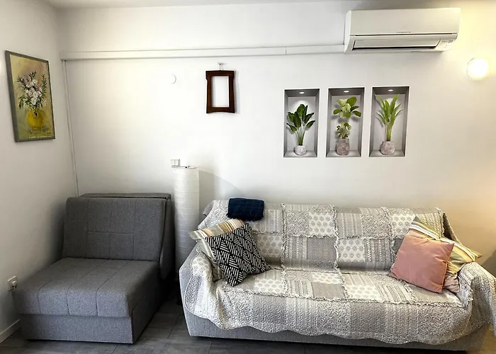 Mirta Deluxe Superior 5 Star Apartment, Your Piece Of Heaven By The Sea & Park, With Sea & Park View