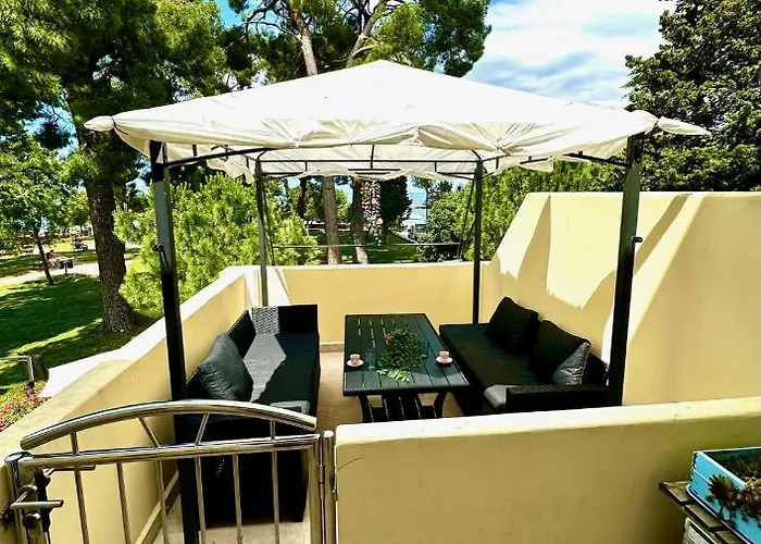 Mirta Deluxe Superior 5 Star Apartment, Your Piece Of Heaven By The Sea & Park, With Sea & Park View
