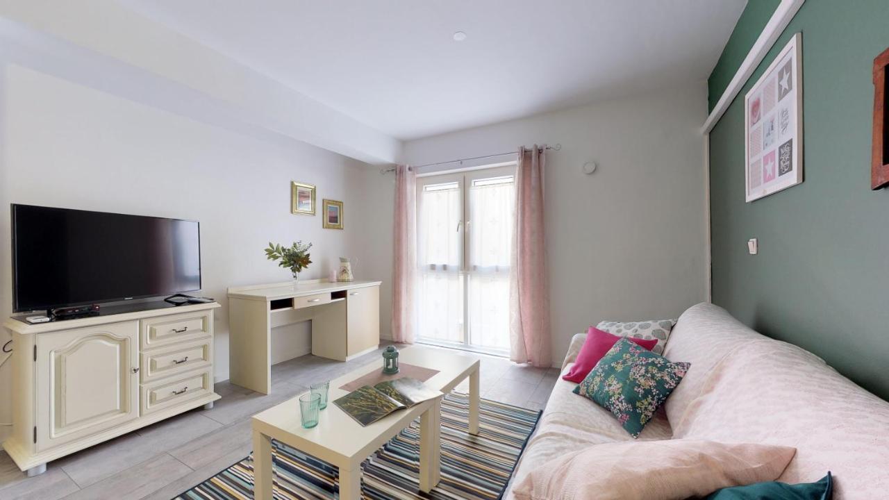 Mirta Deluxe: Seaside Serenity Apartment