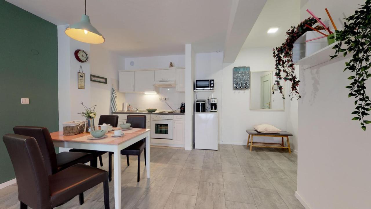 Apartment Mirta Deluxe: Seaside Serenity