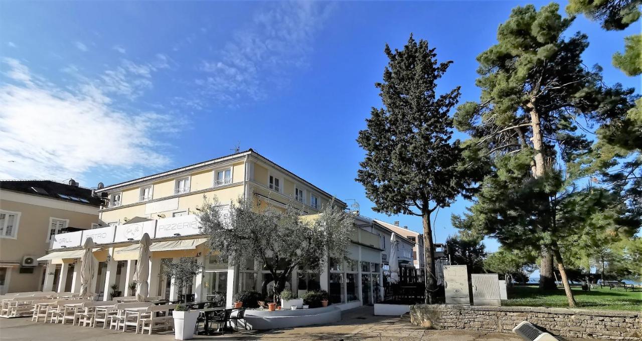 Apartment Mirta Deluxe: Seaside Serenity *