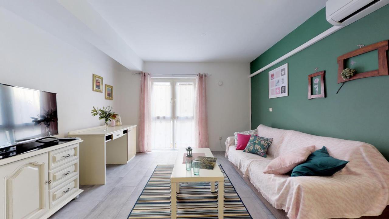Apartment Mirta Deluxe: Seaside Serenity