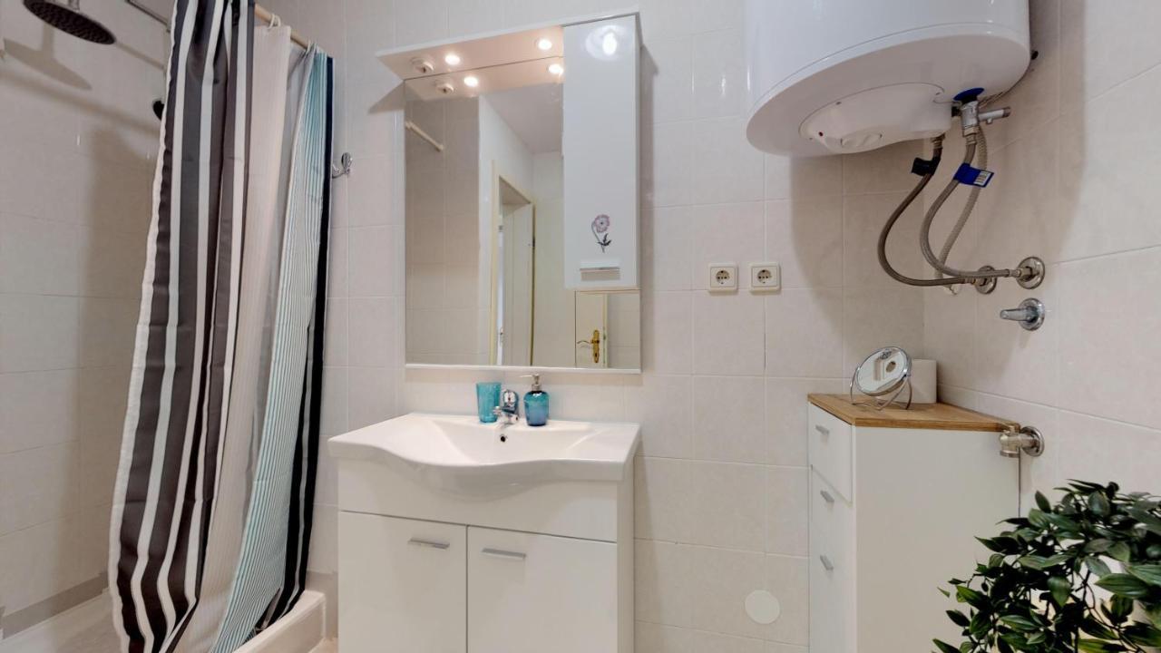 Mirta Deluxe Superior 5 Star Apartment, Your Piece Of Heaven By The Sea & Park, With Sea & Park View * Novigrad Istria