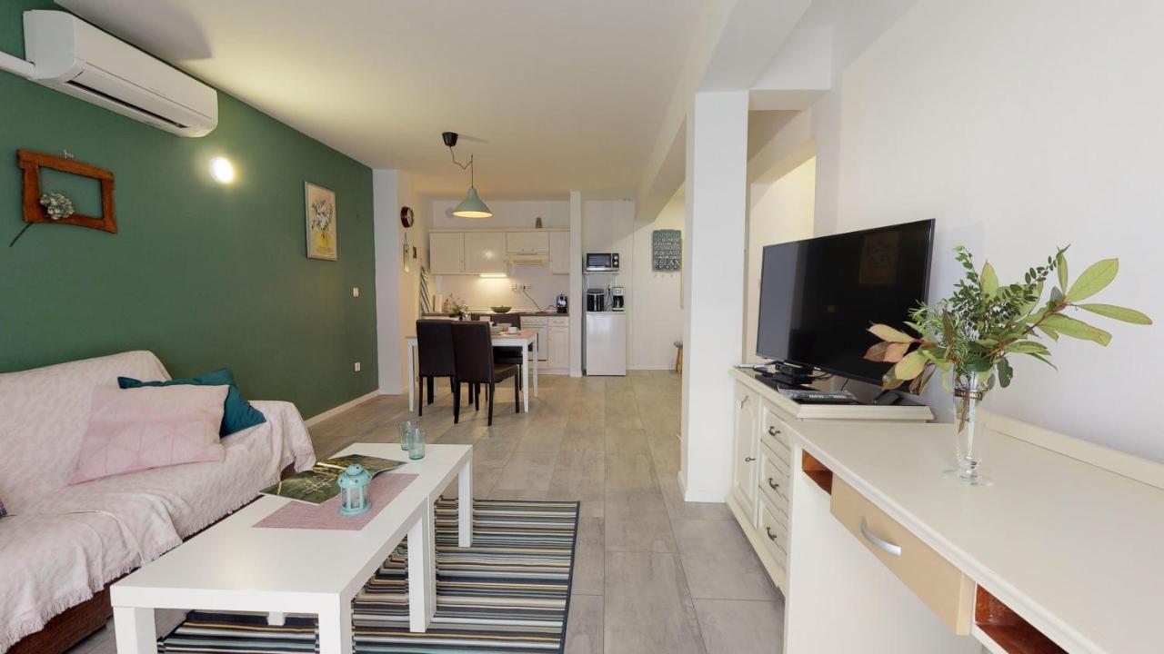 Mirta Deluxe Superior 5 Star Apartment, Your Piece Of Heaven By The Sea & Park, With Sea & Park View Appartement